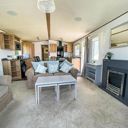 Beautiful Caravan With Decking At Carlton Meres Holiday Park, Suffolk Ref 60022M Saxmundham Eksteriør billede