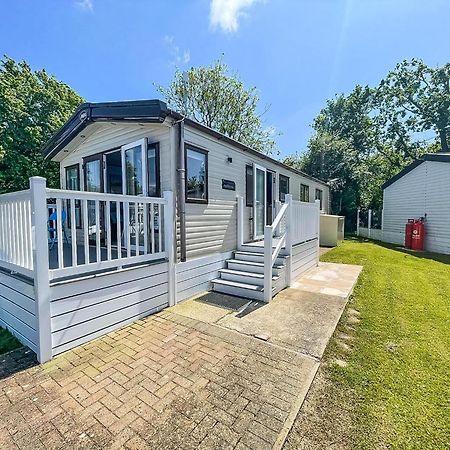 Beautiful Caravan With Decking At Carlton Meres Holiday Park, Suffolk Ref 60022M Saxmundham Eksteriør billede