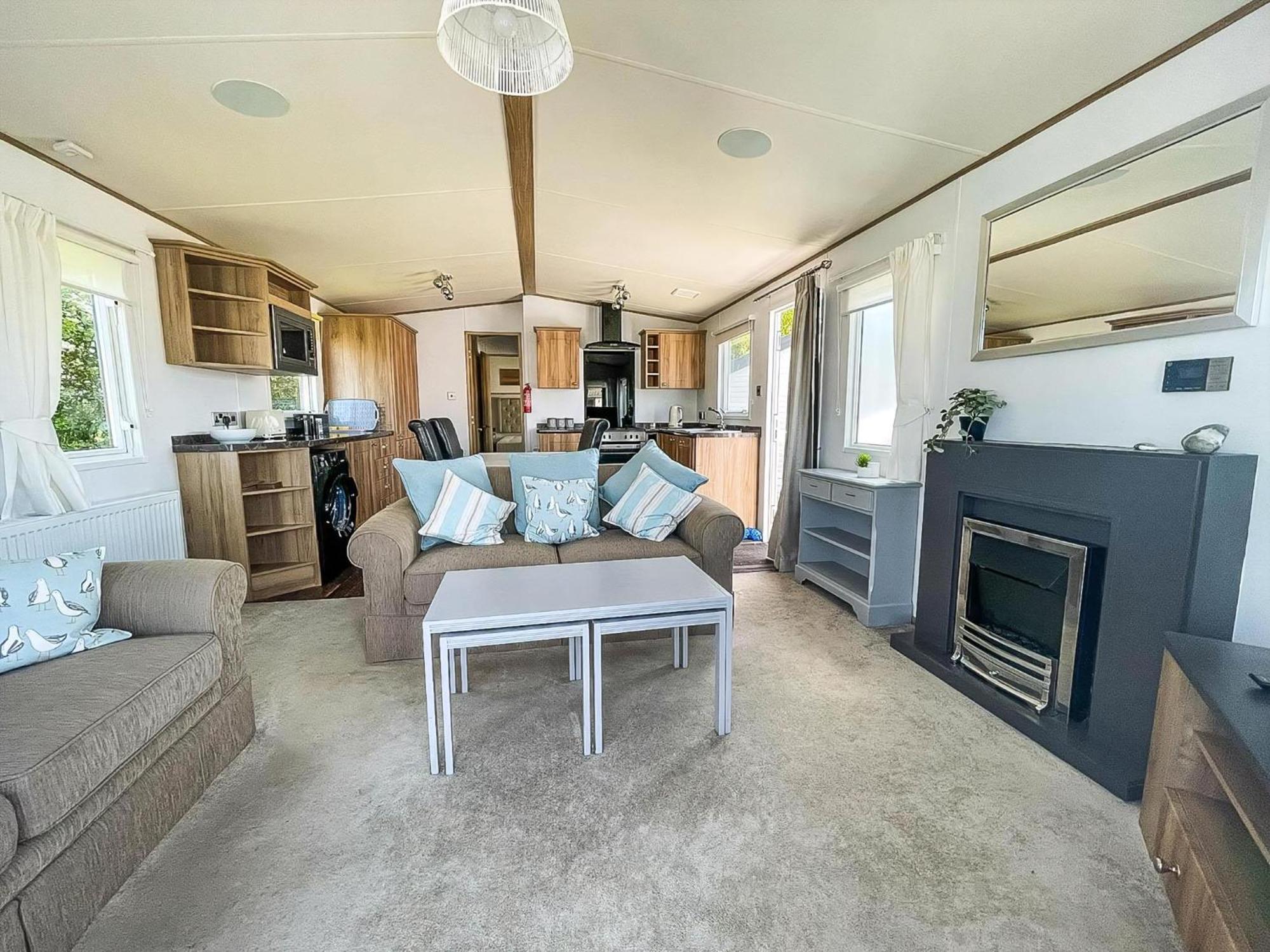 Beautiful Caravan With Decking At Carlton Meres Holiday Park, Suffolk Ref 60022M Saxmundham Eksteriør billede