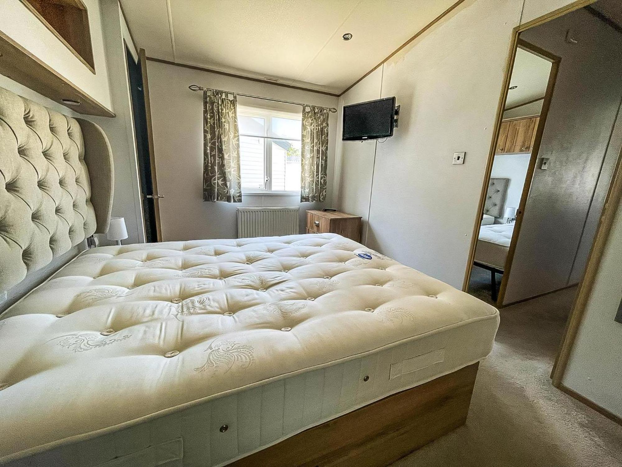 Beautiful Caravan With Decking At Carlton Meres Holiday Park, Suffolk Ref 60022M Saxmundham Eksteriør billede