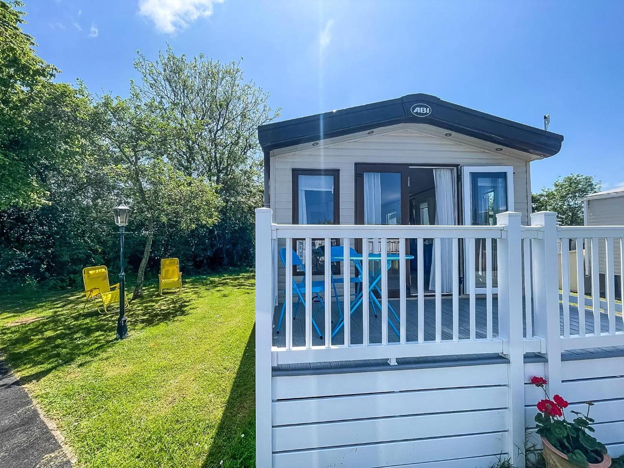 Beautiful Caravan With Decking At Carlton Meres Holiday Park, Suffolk Ref 60022M Saxmundham Eksteriør billede