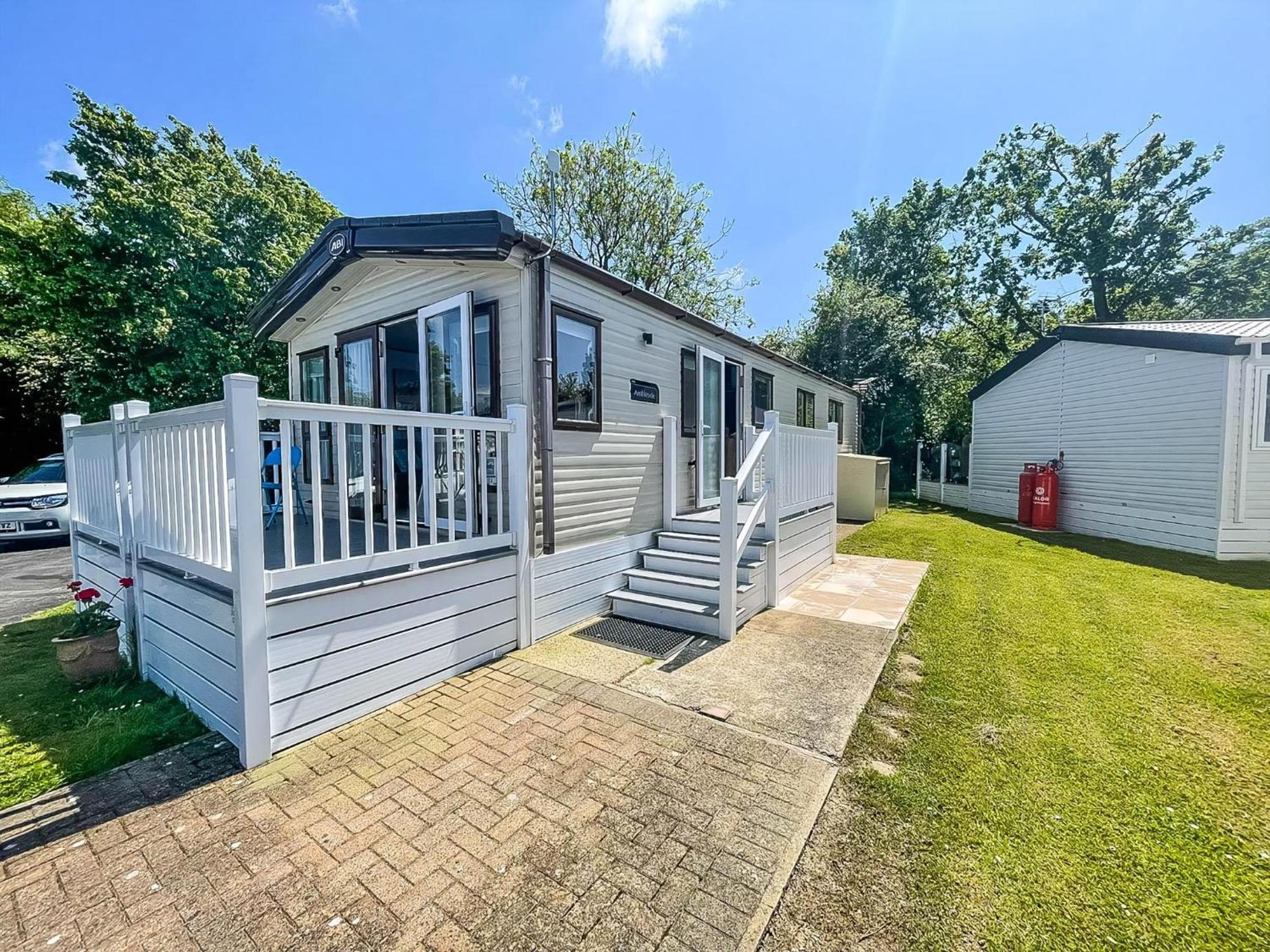Beautiful Caravan With Decking At Carlton Meres Holiday Park, Suffolk Ref 60022M Saxmundham Eksteriør billede
