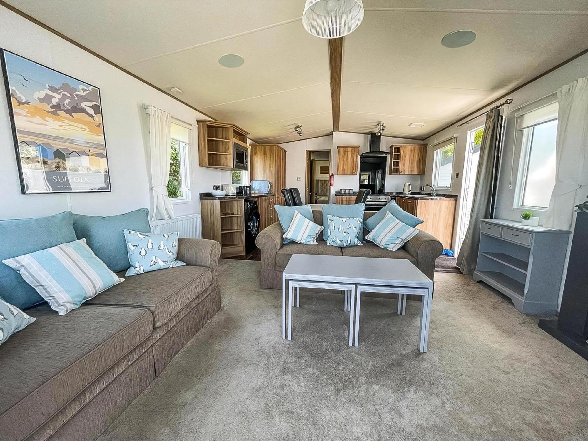Beautiful Caravan With Decking At Carlton Meres Holiday Park, Suffolk Ref 60022M Saxmundham Eksteriør billede