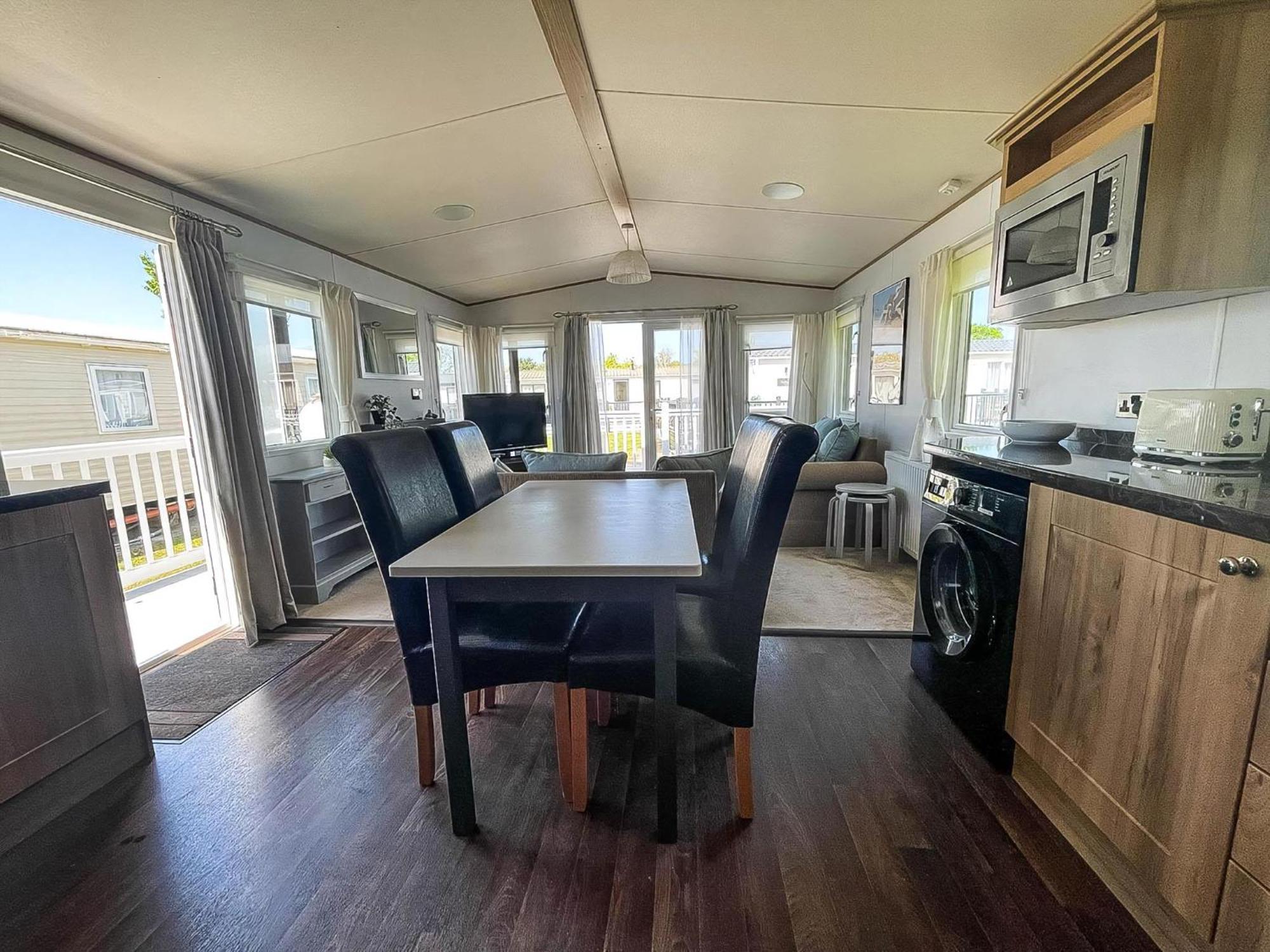 Beautiful Caravan With Decking At Carlton Meres Holiday Park, Suffolk Ref 60022M Saxmundham Eksteriør billede