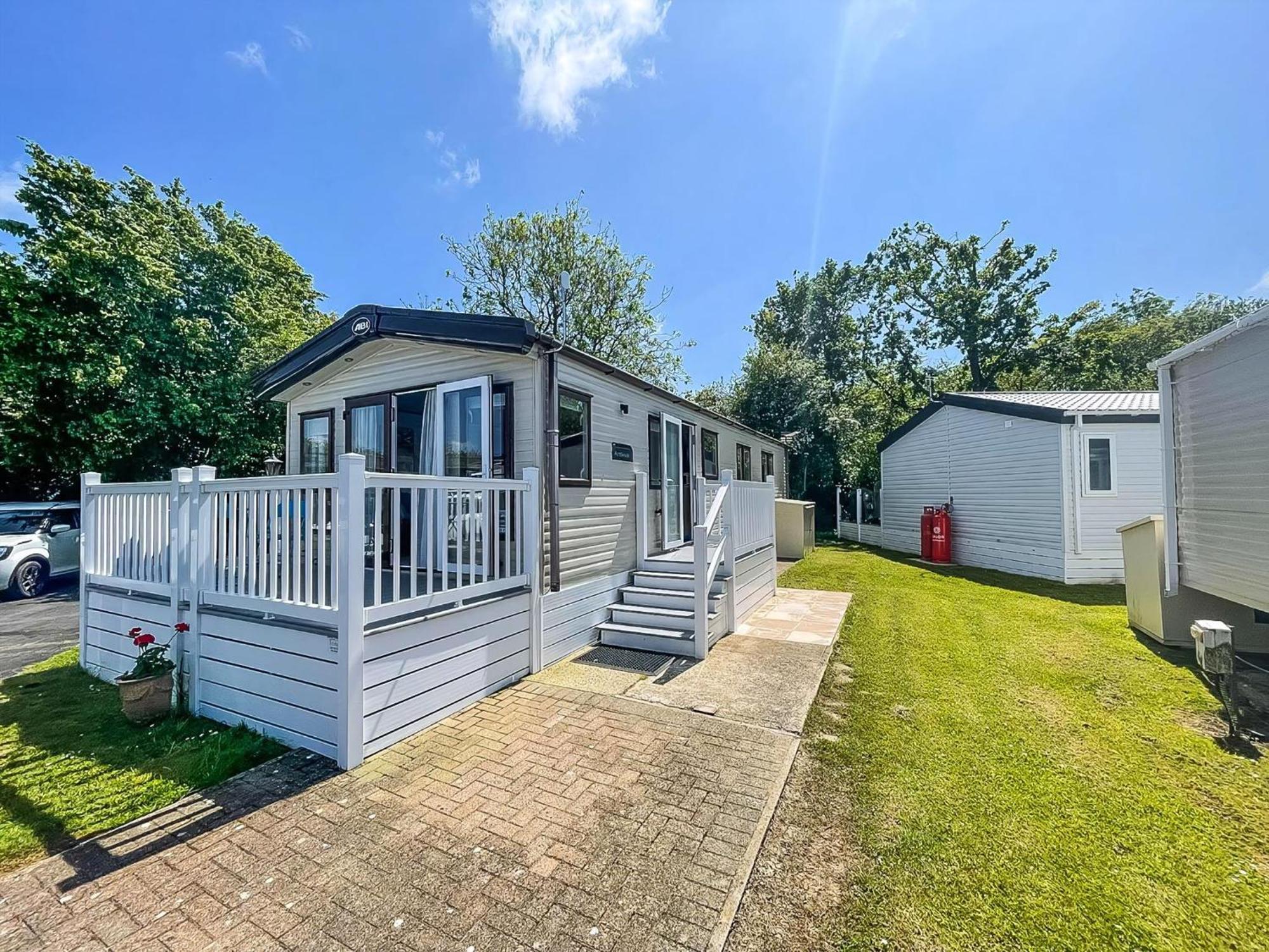 Beautiful Caravan With Decking At Carlton Meres Holiday Park, Suffolk Ref 60022M Saxmundham Eksteriør billede